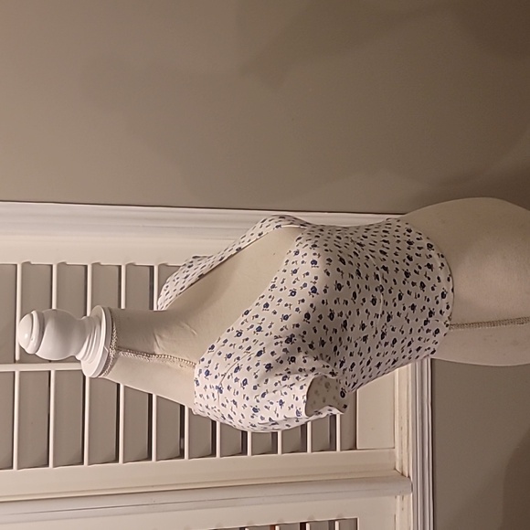 NWOT Brandy Melville John Galt Flowered Knit Cropped Top - Picture 4 of 8